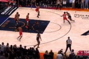 攒20投也不够啊~杰伦·格林直杀内线 拉杆躲过防守错失绝杀上篮 - 资讯配图