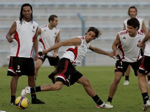 安东尼尼：预测德比米兰1-0魔笛进球，米兰缺顶级前锋建议签莱万 - 资讯配图