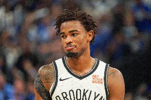 离谱！克拉克斯顿掩护犯规 篮网开场四分钟10个回合6次失误 - 资讯配图