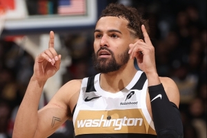 慢慢来!特雷·杨奇才首秀状态不错 19分钟拿到12分2板6助2断 - 资讯配图