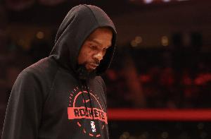 加时赛惜败!解说:杜兰特这罚球 想进的不进 想丢的不丢 - 资讯配图