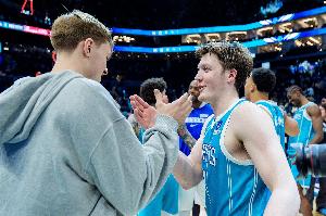 阿里纳斯:我不介意克尼佩尔弗拉格共享最佳新秀 这是很棒的故事 - 资讯配图