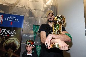 甜瓜建议塔图姆退居二线 獭兔训练师：你在教他做事？讽刺…… - 资讯配图