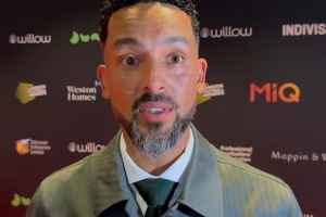 沃尔科特：阿森纳四冠王？这要求不高 球员们放松去做好自己就行 - 资讯配图