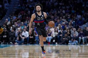 低级失误！坎宁安将球传到无人区 白白交出球权 - 资讯配图