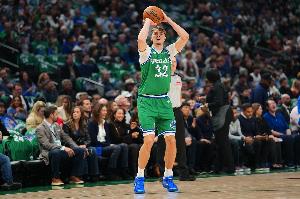 不够准!弗拉格复出半场12中4拿到10分3板4助 三分3中0 - 资讯配图