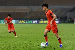 安布罗西尼:王钰栋留在中国踢球是正确选择,他需要积累更多经验 - 资讯配图