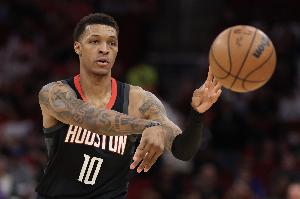 小贾巴里·史密斯出战40+分钟出手8+命中率0%且失误5+ 历史首人 - 资讯配图