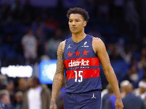 朱利安18分20板！吹杨：他每天都全力以赴 看到他打出来真的很棒 - 资讯配图