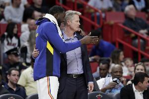 又被他装到了！科尔：这座球馆对我们而言很棒 有很多美好的回忆 - 资讯配图