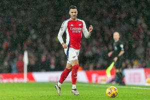 跟队：梅里诺已前往西班牙治疗伤病，力争在赛季结束前复出 - 资讯配图