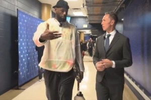 詹姆斯:希望能延续3连胜的势头 保持高水平防守继续加快节奏 - 资讯配图