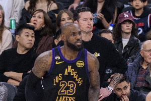 雷迪克：詹姆斯生涯积累了大量数据&有众多纪录 过去23年都很全面 - 资讯配图