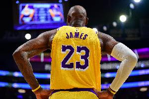 斯特劳瑟谈詹姆斯破纪录：他是篮坛的传奇 很荣幸见证这样的时刻 - 资讯配图