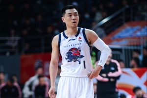 郭艾伦的前交叉韧带断了！高诗岩：早日康复❤️‍伦哥 - 资讯配图