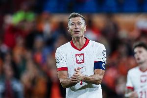 波兰主帅：莱万将佩戴防护面具出战世预赛附加赛，相信他不受影响 - 资讯配图