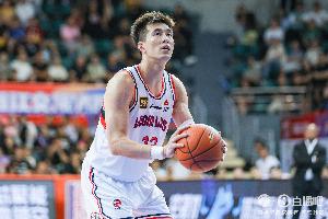 媒体人:郭艾伦的合同将到期 他肯定是不希望就这样结束职业生涯 - 资讯配图