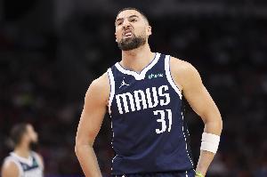 拼尽全力！克莱三分12中7空砍全队最高24分 正负值+13 - 资讯配图