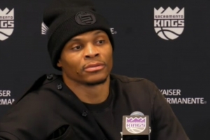 罕见动怒！威少正面硬刚记者：你了解我吗？对我们的打法有意见吗 - 资讯配图