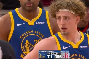 露出獠牙！波杰姆斯基加时继续发力连得5分 帮助球队建立优势 - 资讯配图