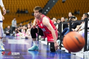 伤情报告:郭艾伦伤病位置为左膝前交叉韧带 将制定后续康复方案 - 资讯配图