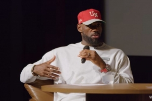 詹姆斯谈决定1：在骑士我实现了个人目标 而团队的最大成功是夺冠 - 资讯配图