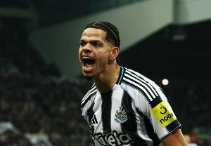 迅如闪电！战曼联奥苏拉最快时速达36.3km，为本赛季英超前锋最快 - 资讯配图