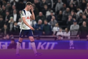 拉尔森:热刺被罚下一人后,我们就觉得自己能赢 - 资讯配图