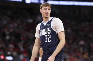 基德：弗拉格还在找节奏攻防表现都不错 我们本有机会赢球 - 资讯配图