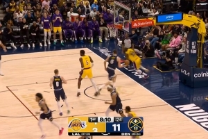 还差一球追平天勾！詹姆斯切入接球上篮得分 - 资讯配图