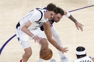 独行侠两代当家!弗拉格前50场1017分326板 东契奇1034分351板 - 资讯配图