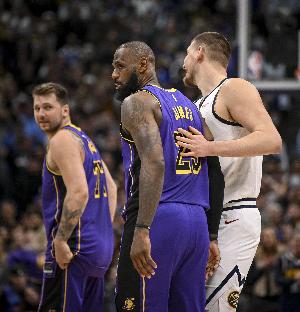 尽力局!湖人死亡五小极限输出看到希望 掘金让仨主力确实太可怕 - 资讯配图