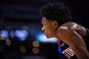 糙汉！阿门上篮被筐帽 随后空位三分投出三不沾被勇士反击 - 资讯配图