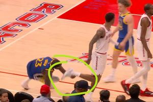 技犯！追梦被小贾撞翻 起身后抓了一下小贾的脚踝！ - 资讯配图