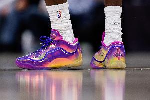 历史进球王!詹姆斯今日上脚23代PE“15838+” 特别版战靴 - 资讯配图