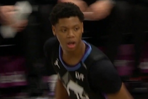 生涯新高！贝利空切双手轻扣空篮 个人已砍下26分！ - 资讯配图