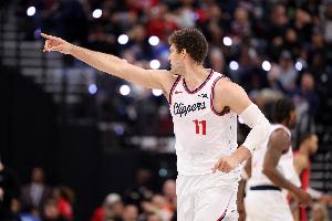 对飚文班！大洛内外开花 突破抛投+三分连得5分 - 资讯配图