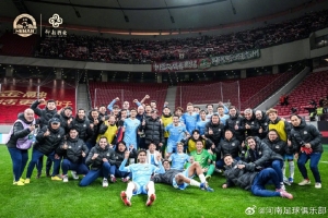 河南俱乐部彩陶坊2-1上海海港 钟义浩闪击、迈达纳建功 - 资讯配图