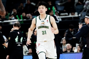 内线无敌!张陈治锋10中8高效拿下17分11板4助1断2帽 - 资讯配图