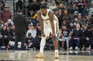 手软了！鹈鹕落后3分锡安被点球 第一罚手软险些三不沾 - 资讯配图