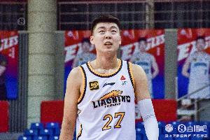 俞泽辰预赛100分！杨鸣：没想到 他应去三分大赛 比赛没见他扣过 - 资讯配图