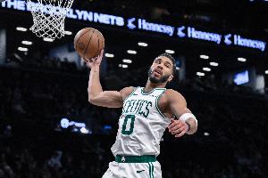 赛季首秀12篮板！美媒调侃： 塔图姆目前是东部的篮板王 - 资讯配图