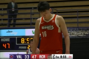 助攻+1！杨瀚森弧顶妙传肯特上篮被对手干扰球 - 资讯配图