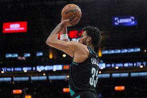 虎头蛇尾！卡马拉首节14分&后三节7中1 全场13中5得16分6板2助6断 - 资讯配图