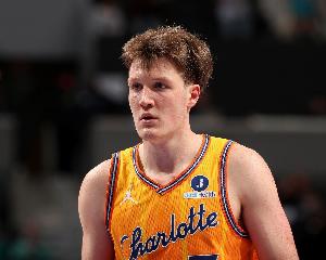 末节连中3记追分三分！克尼佩尔14中9&三分10中6空砍27分4助 - 资讯配图