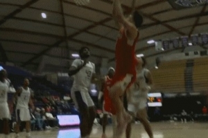 教练说得对！杨瀚森挡拆顺下接球轻松拿到两分 - 资讯配图