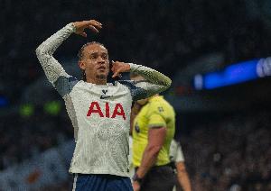 西蒙斯：格雷会成为非常优秀的中场，一个赛季我会穿4、50双球鞋 - 资讯配图