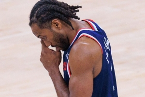 一直被包夹！伦纳德20投10中&三分6中1&罚球10中9 空砍30+9+3+3 - 资讯配图