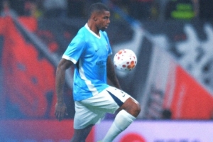 媒体人谈新鹏城惨败:两名外援及戴伟浚等多人有伤,红牌是转折 - 资讯配图