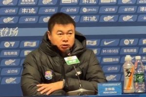 于根伟:黄嘉辉踢右中卫想解决出球问题,吴兴涵总体表现可以 - 资讯配图